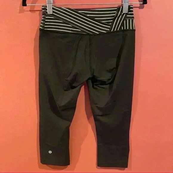 Lululemon Cropped Pants - Picture 6 of 7